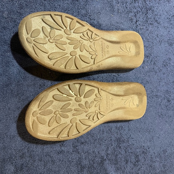 Okabashi women’s sandals! Size Medium! - Picture 2 of 4
